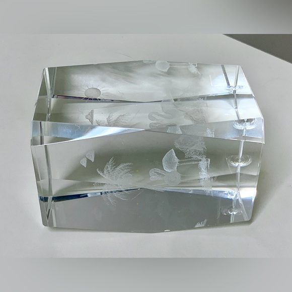 Solid Lead Crystal Laser Etched 3D Holographic Tropical Beach Scene Paperweight - Picture 10 of 16